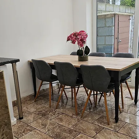 The Crescent, 3 Bed House With 2-3 Parking Spaces, Great For Contractors And Family Greenhithe Exterior photo