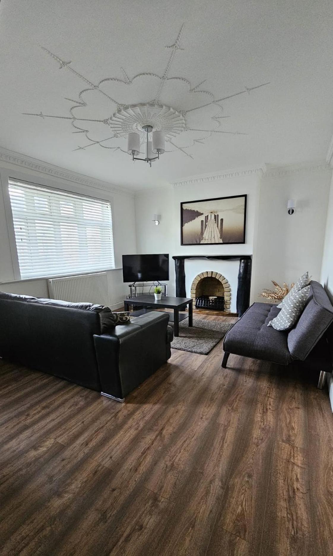 Holiday home The Crescent, 3 Bed House With 2-3 Parking Spaces, Great For Contractors And Family Greenhithe