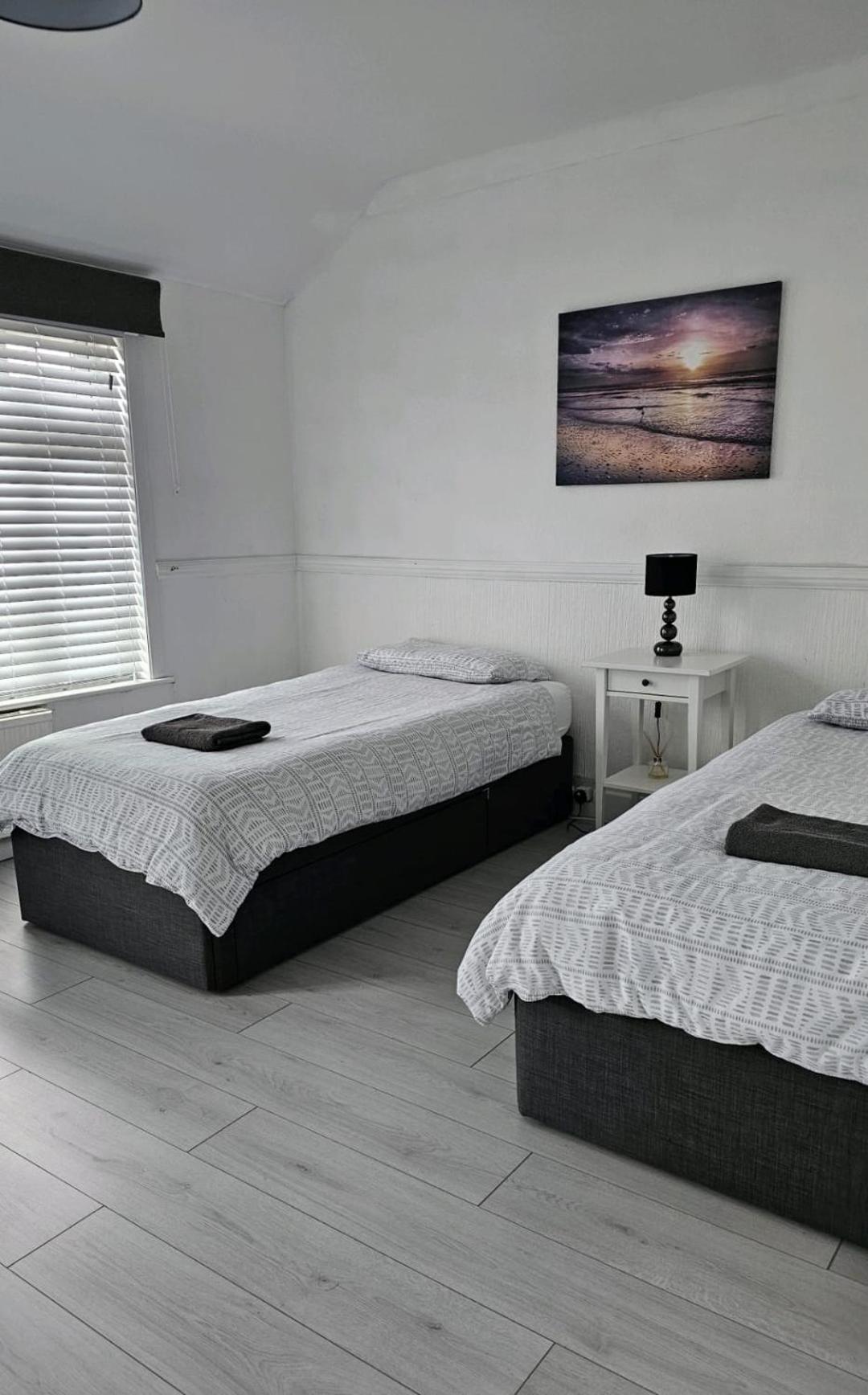 Holiday home The Crescent, 3 Bed House With 2-3 Parking Spaces, Great For Contractors And Family Greenhithe